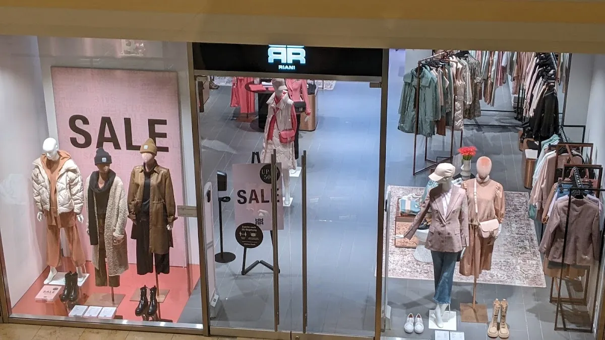 RIANI Store Impression 1